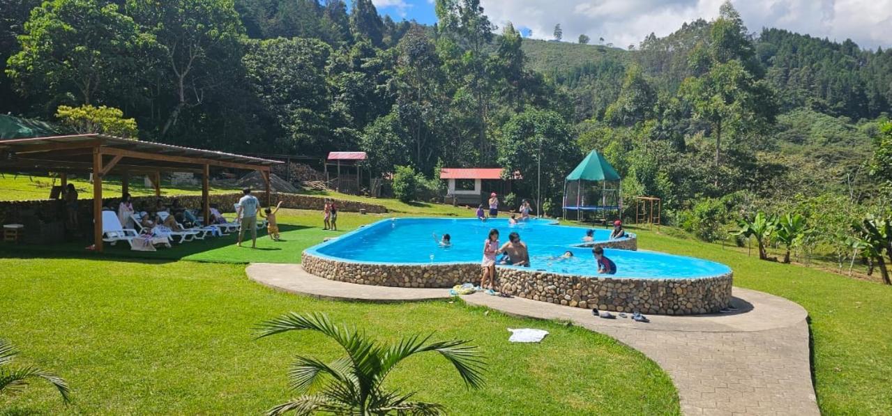 Hassinger Ranch Cabanas Oxapampa Buitenkant foto