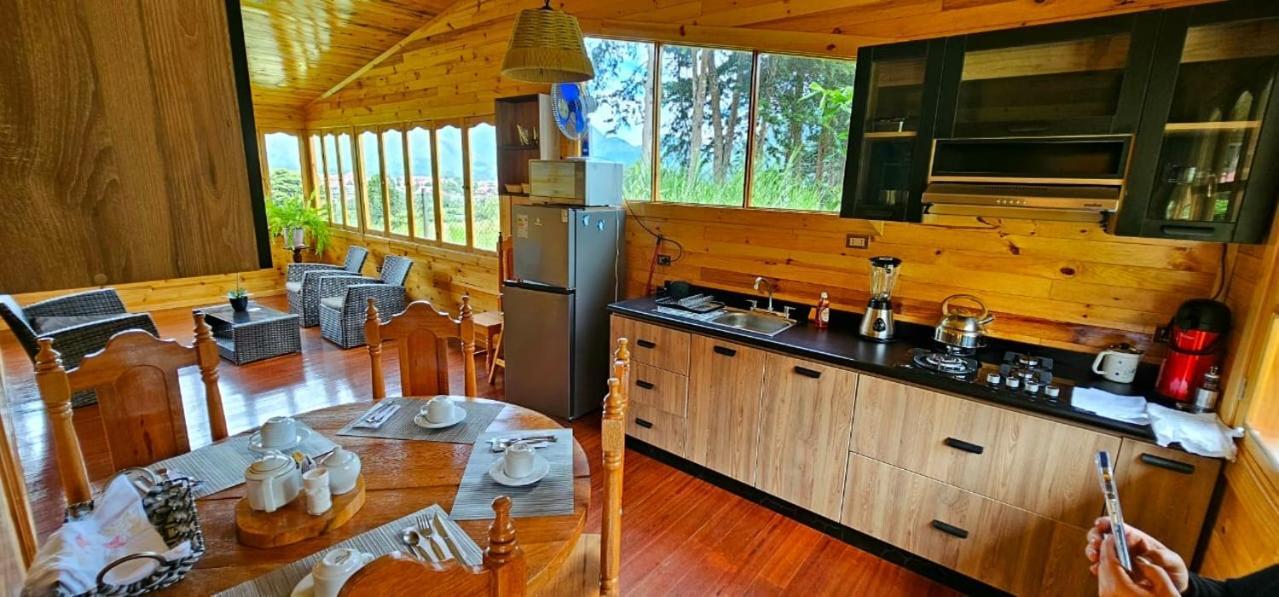 Hassinger Ranch Cabanas Oxapampa Buitenkant foto