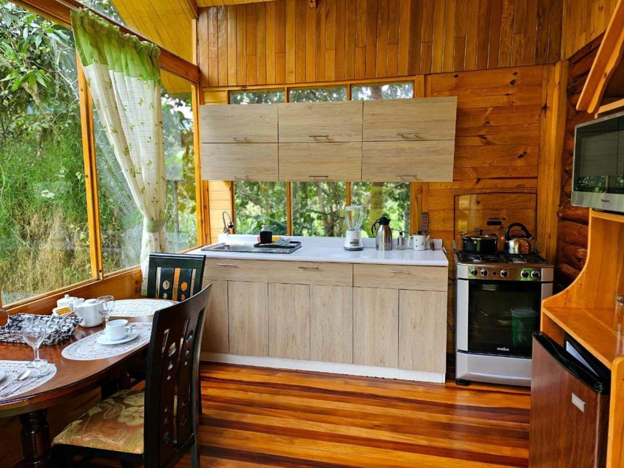 Hassinger Ranch Cabanas Oxapampa Buitenkant foto