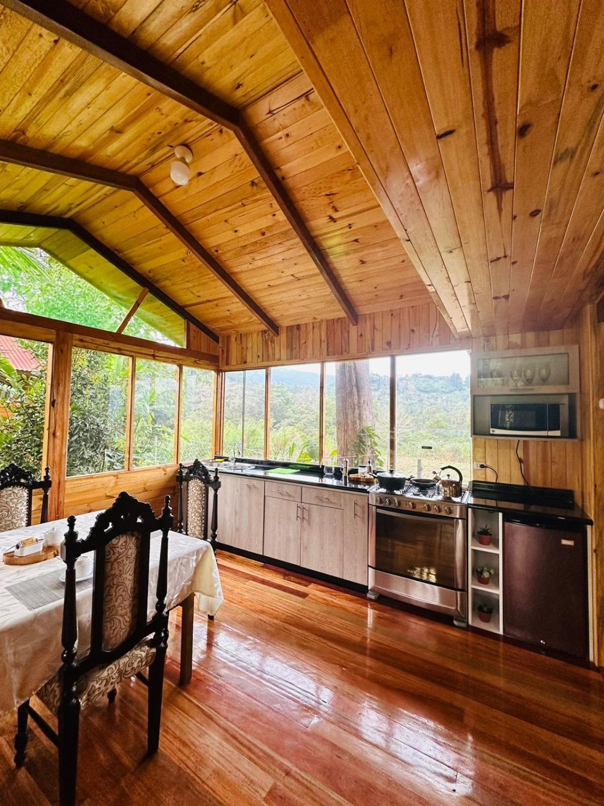 Hassinger Ranch Cabanas Oxapampa Buitenkant foto