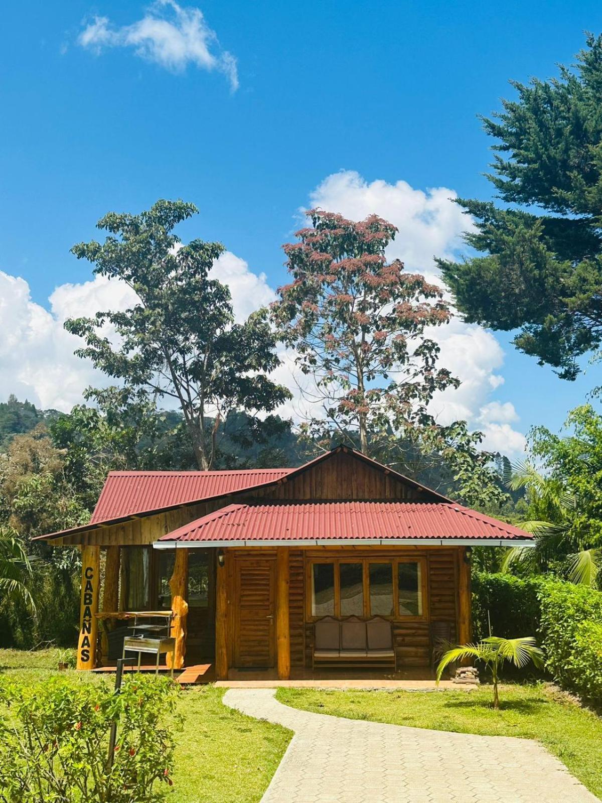 Hassinger Ranch Cabanas Oxapampa Buitenkant foto
