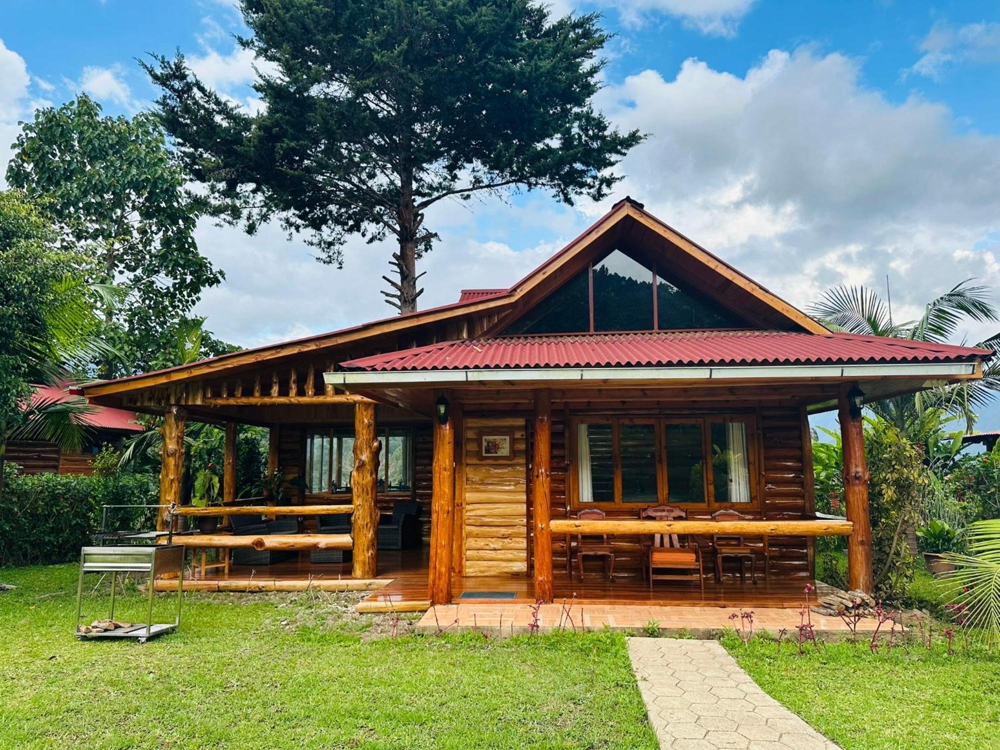 Hassinger Ranch Cabanas Oxapampa Buitenkant foto
